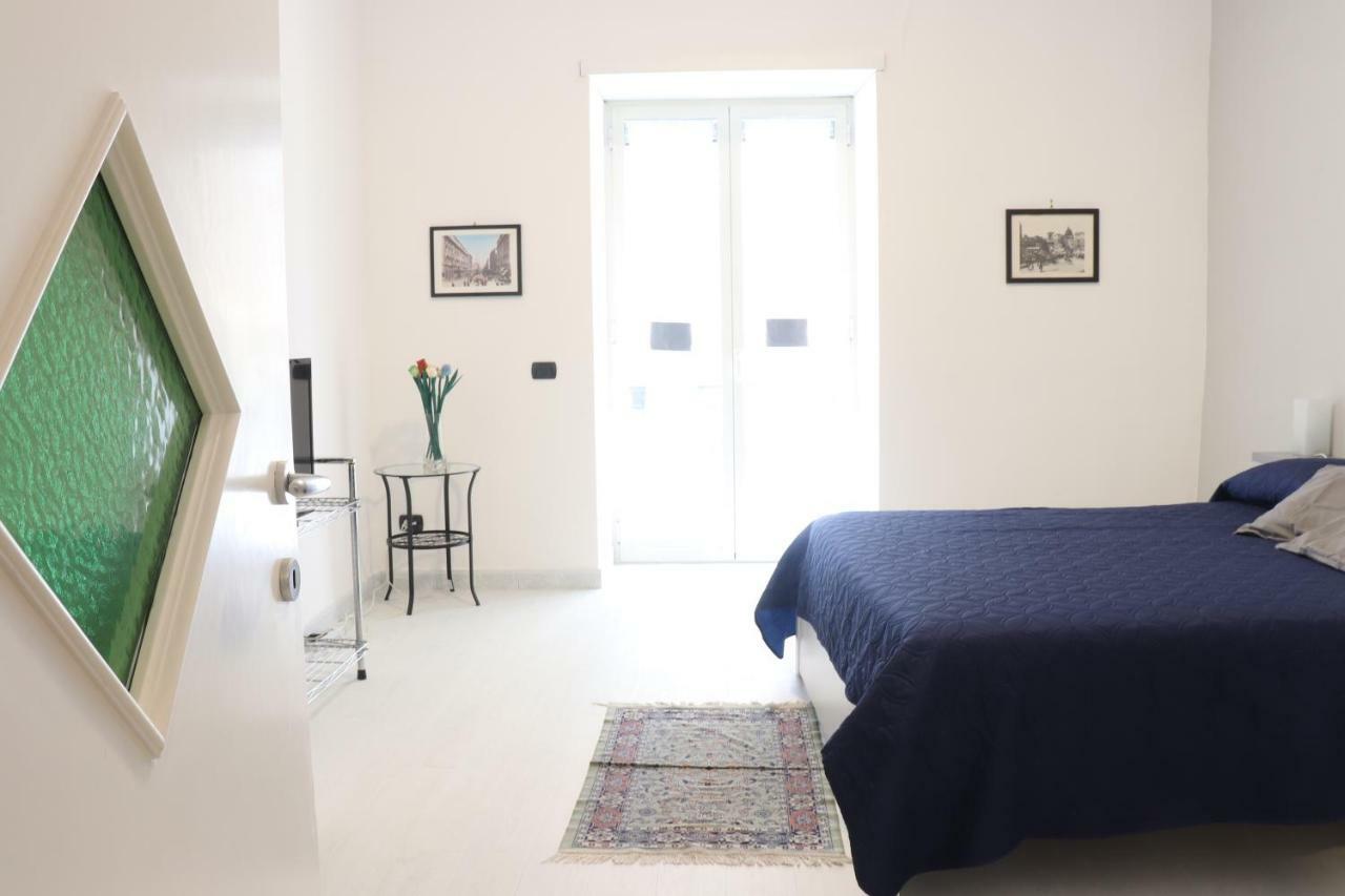Appartement A Tre Passi Dal Duomo à Naples Extérieur photo